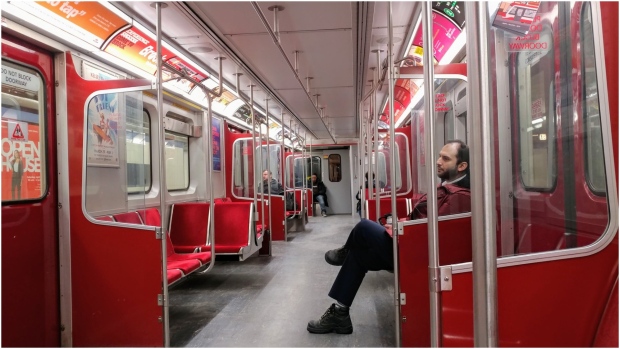 Торонто: заклеенные сиденья — мера «социального дистанцирования»