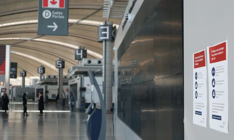 Международный аэропорт Торонто: ни проводить, ни встретить