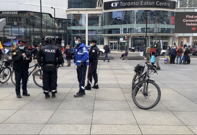 Полиция разогнала демонстрацию в центре Торонто