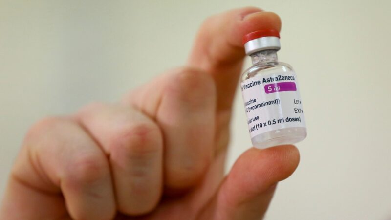 Канада одобрила третью вакцину против COVI-19