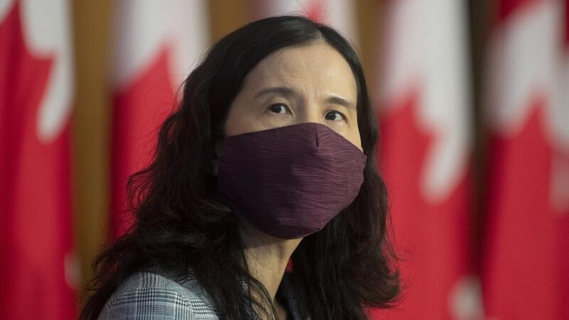 В правительстве Канады хотят покончить с локдауном до осени