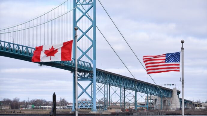 Премьер Канады продлил запрет на пересечение границы с США