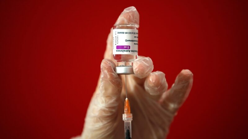 Америка все же поделится вакциной с Канадой… и Мексикой