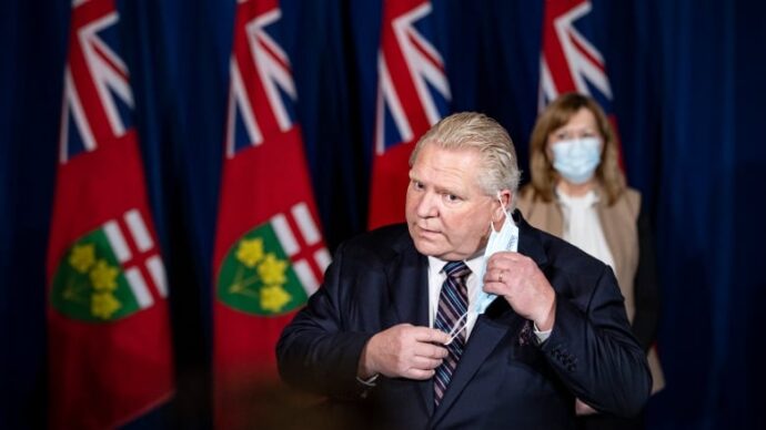 Онтарио прекратит действие паспорта вакцинации c 1 марта, но сохранит требования к маскам