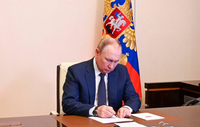 Путин подписал закон о санкциях для всех иностранцев, нарушающих права россиян