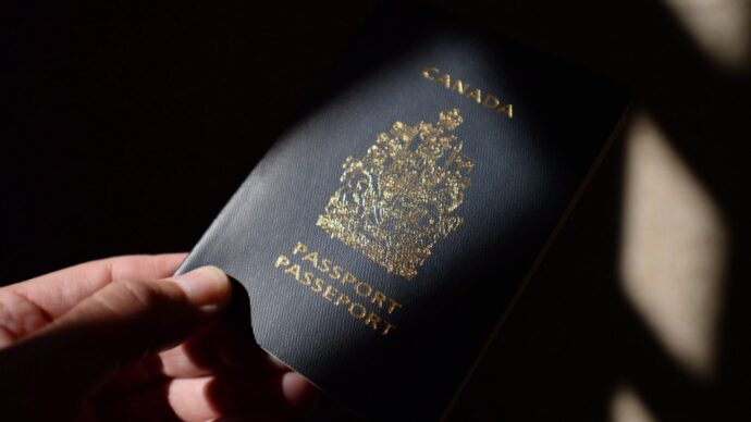 Канадский паспорт занял восьмое место