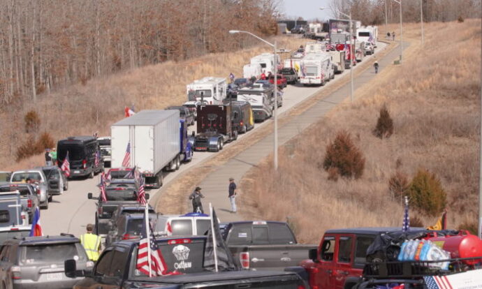 Несколько конвоев грузовиков собираются в Индиане для большого митинга по пути в Вашингтон