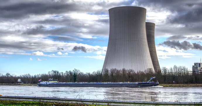 Либералы размышляют о том, являются ли природный газ и атомная энергетика «чистой энергией»
