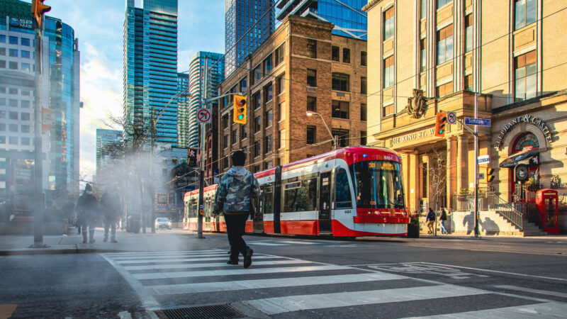 Сегодня трамвай в Торонто на линии 504 бесплатен