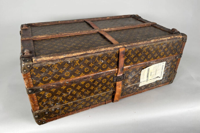 Житель Торонто нашел редкий чемодан Louis Vuitton 1890-х годов в подвале бабушки