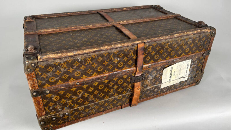 Житель Торонто нашел редкий чемодан Louis Vuitton 1890-х годов в подвале бабушки
