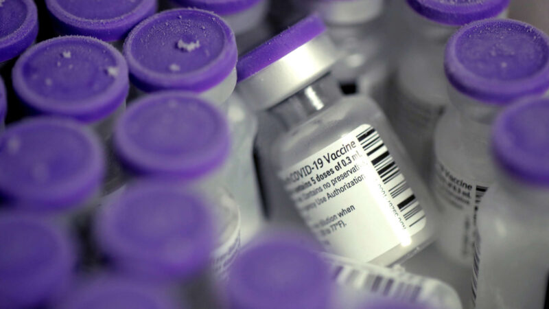 13-летний подросток умер во сне после введения вакцины Pfizer COVID